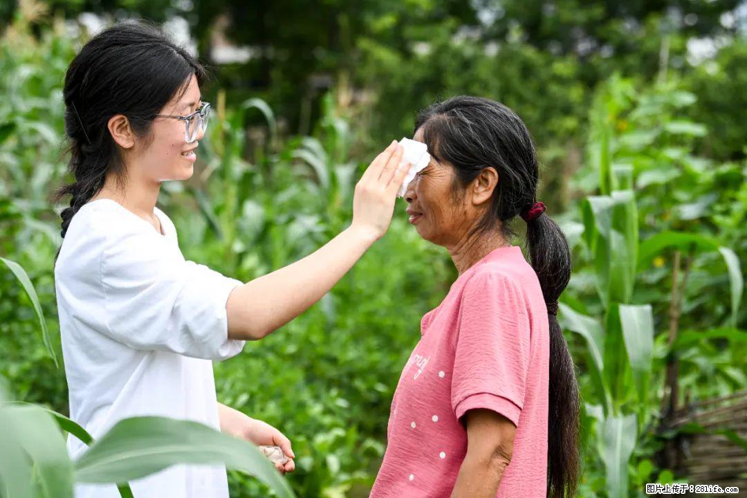 全网追的“扁担女孩”,找了一份暑假工,时薪12元 - 本溪生活资讯 - 本溪28生活网 benxi.28life.com