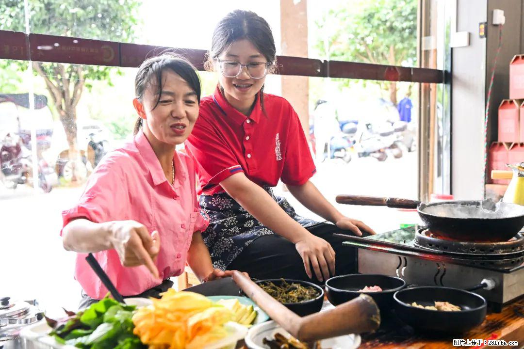全网追的“扁担女孩”,找了一份暑假工,时薪12元 - 本溪生活资讯 - 本溪28生活网 benxi.28life.com